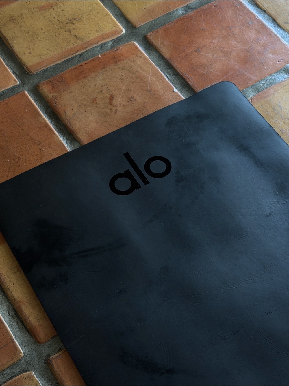 ALO Yoga Black Non-Slip Exercise Mat - Picture 9 of 9